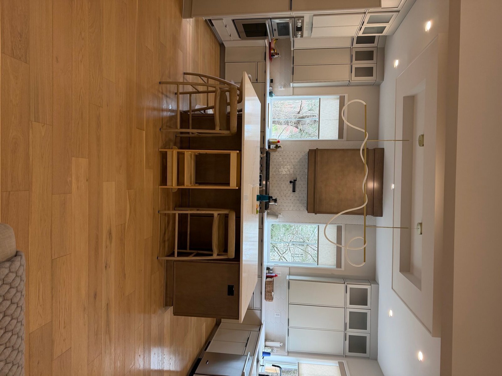 Modern kitchen in Arlington Virginia upscale home